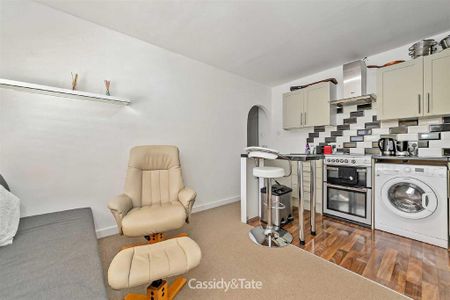 2 bedroom flat to rent - Photo 2
