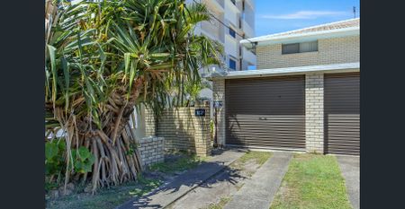 BEACHFRONT APARTMENT WITH STUNNING OCEAN OUTLOOKS - Photo 2
