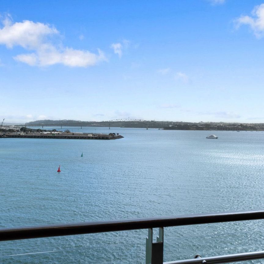 Executive Waterfront Residence - Photo 1