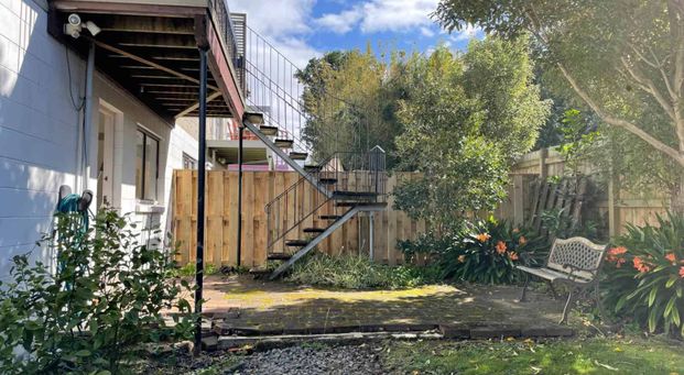 Convenient location - Photo 1