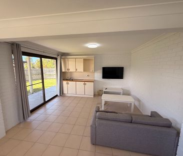 Holiday At Home - 4 Bedroom, 2 Bathroom, Expansive Deck & Water Views - Photo 1