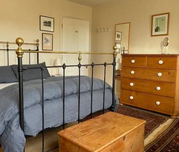 Double room in SW1 with own bathroom and full use of the rest of th... - Photo 3