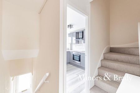 2 bedroom maisonette to rent - Photo 3