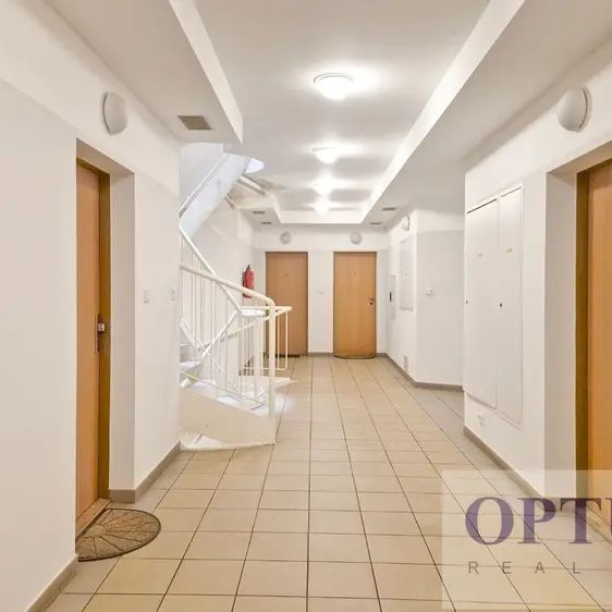 P5 Košíře, ul. Naskové, moderní nezař. byt 3 + k. k., balkon, 90 m - Photo 1