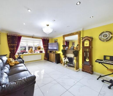 5 bedroom detached house to rent - Photo 2