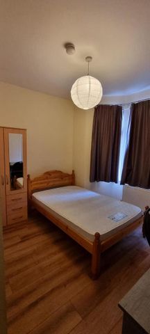 6 bedroom terraced house to rent - Photo 2