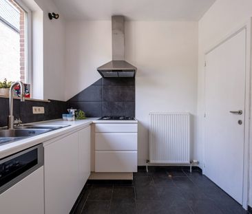 Zonnig en ruim appartement met twee slaapkamers - Photo 3