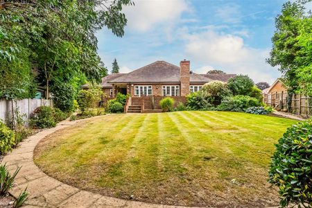 3 bedroom detached bungalow to rent - Photo 3
