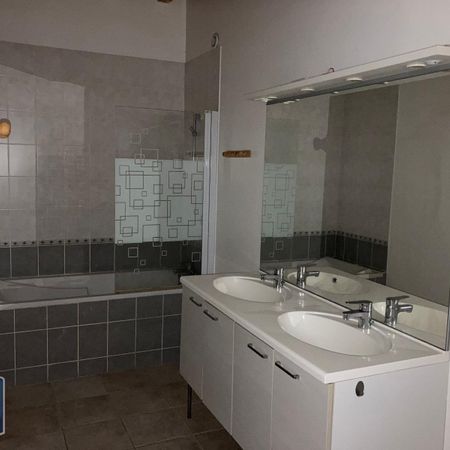 Location Appartement 1 pièce 47m² LUGNY 71260 - Photo 3