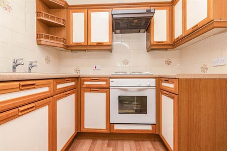 1 bedroom retirement property to rent - Photo 2