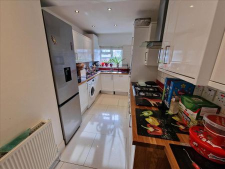 House share to rent - Photo 3