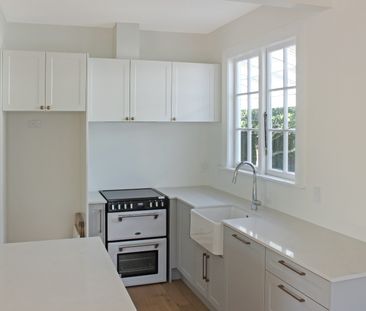 Renovated Three Double Bedroom Home - Photo 1