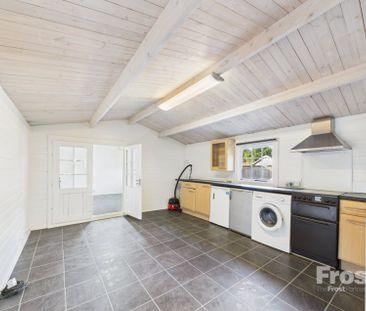 Log Cabin @ Beeches, Oak Stubbs Lane, Dorney Reach,SL6 - Photo 4