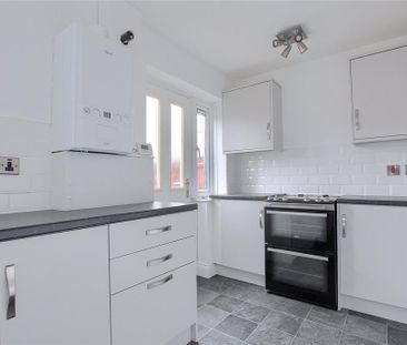 2 bedroom terraced house to rent - Photo 3