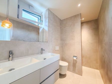 WITH INCORPORATED AIR CONDITIONING - LARGE 4.5 ROOM APARTMENT OF 130M² - 25M² TERRACE - Photo 5