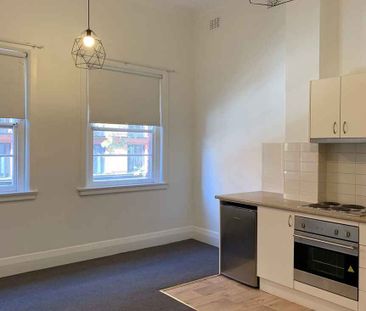 Light & Bright Studio With High Ceilings - Photo 2