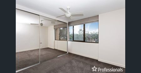 SPECTACULAR SUNSET VIEWS IN AN ICONIC ST KILDA LANDMARK - Photo 2