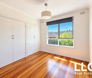 Spacious 4-Bedroom Family Home – Walk to Schools, Ruffey Lake Park ... - Photo 2