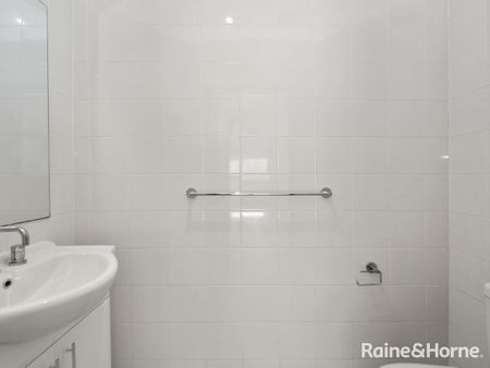 Open Plan Studio Apartment Plus Parking - Photo 3