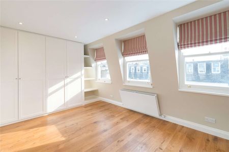 A great recently refurbished six bedroom family house in Parsons Green - Photo 2