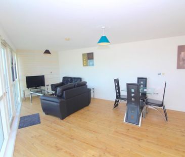 2 bedroom flat to rent - Photo 2