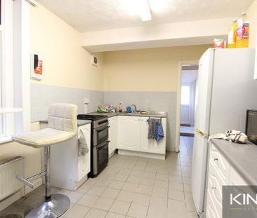 4 bedroom semi-detached house to rent - Photo 1