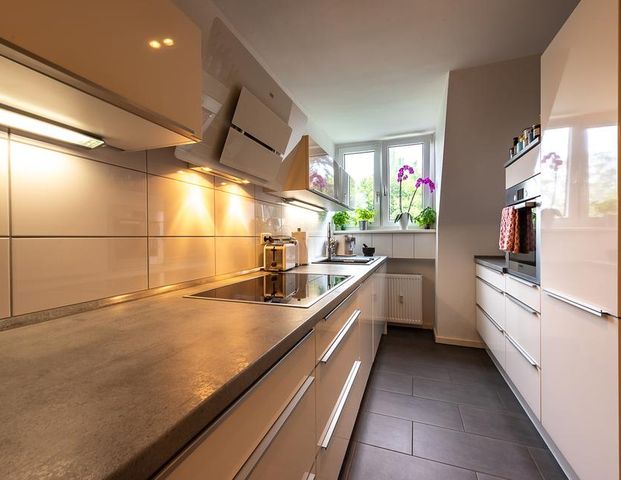 Helle Dachgeschosswohnung in gepflegtem 3-Parteienhaus - Foto 1