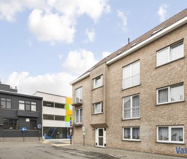 Ruim en lichtrijk 2 slaapkamerappartement met terras in centrum Asse - Photo 2
