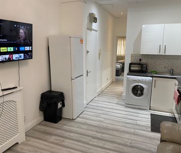 1 Bed Flat, Woodstock Grove, W12 - Photo 6