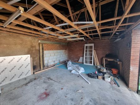 4 bedroom end of terrace house to rent - Photo 4