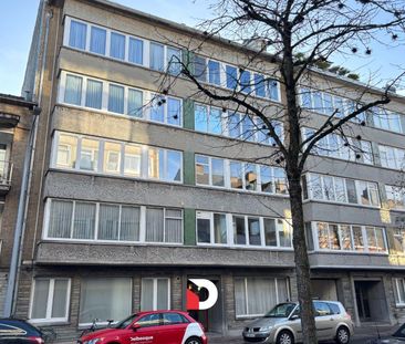 Ruim volledig gerenoveerd appartement met 2 slaapkamers en garagebox - Photo 1