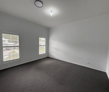 Modern Home located in Huntingdale Park Estate - Photo 3