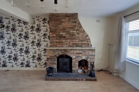 High Street - Photo 3