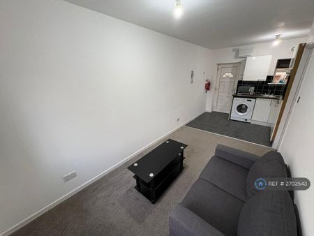 1 bedroom flat to rent - Photo 2