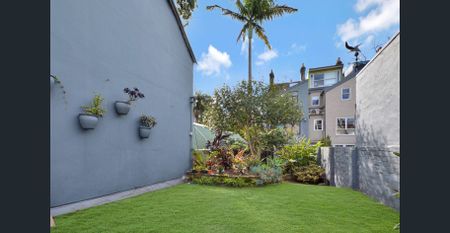CHARMING QUAD-LEVELLED OPEN PLAN TERRACE WITH GARAGING - Photo 4