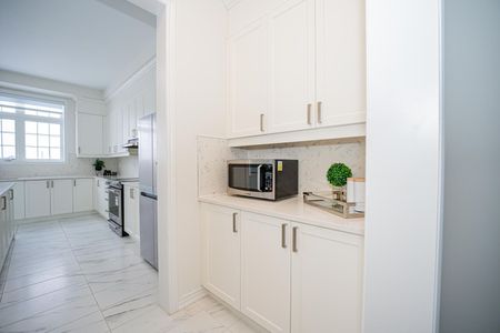 For Lease - 41 Orchid Crescent, Adjala-Tosorontio, Ontario - Photo 2