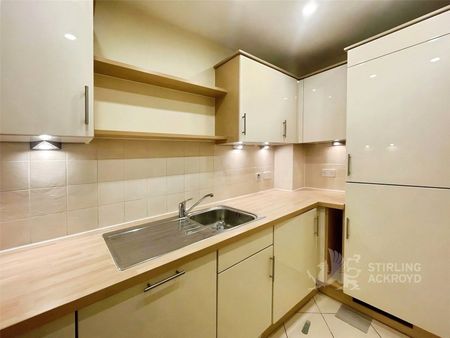 Station Approach, Woking, Surrey, GU22 7PB - Photo 5