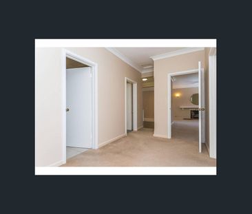 Spacious Family Home - Photo 5