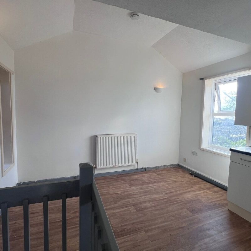 Elizabeth Close - Photo 1