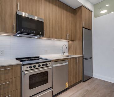 For Lease - 3250 Carding Mill Trail Unit# 427, Oakville, Ontario - Photo 4