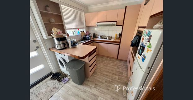 FURNISHED 2-BEDROOM UNIT - WALKING DISTANCE TO BUNBURY BACK BEACH - Photo 1