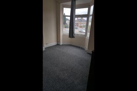 3 Bed Terraced House, Narborough Road, LE3 - Photo 2