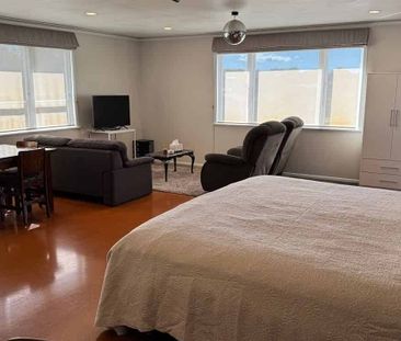 Large Private Studio Flat - Photo 1