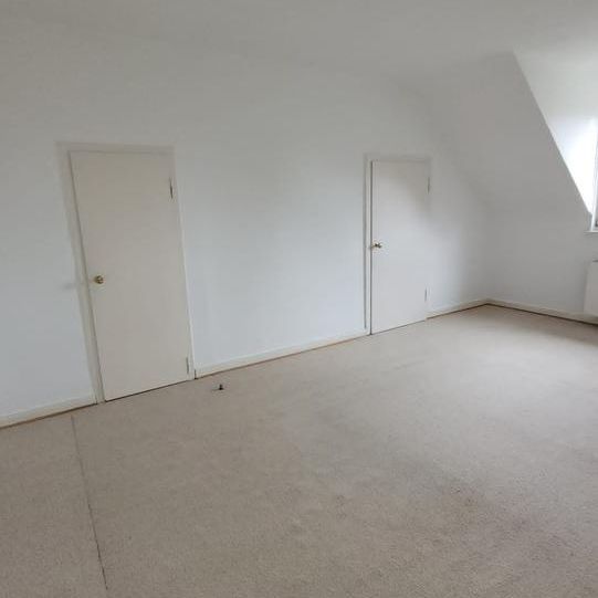 - Gemütliche 3-Zimmer-DG-Wohnung mit Einbauküche im Georgenberg- - Photo 1