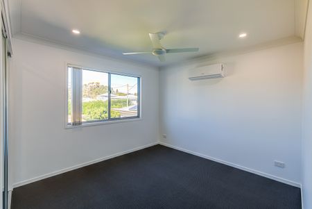 Modern 3 Bedroom Townhouse - Photo 2