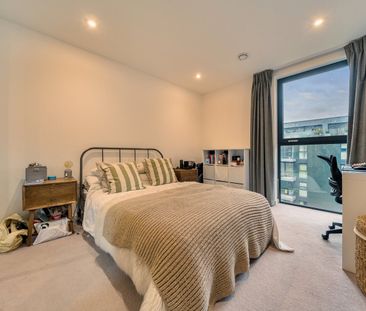 Hawthorne Crescent, London, SE10 - Photo 6