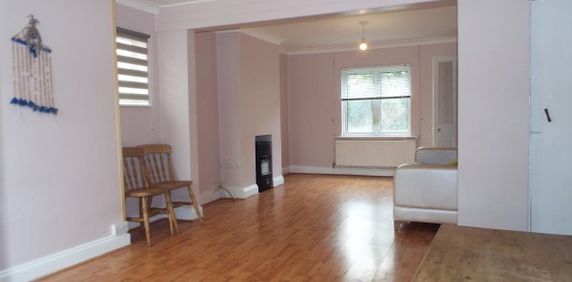 Wisbech Road, Outwell. - Photo 2