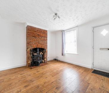 2 bedroom end of terrace house to rent - Photo 2