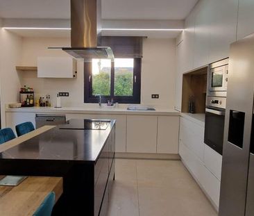 Luxury Villa for rent in Torrevieja, Spain - Photo 2