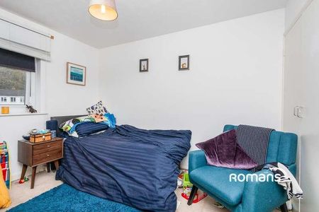 Pinewood Park, Farnborough, Hampshire, GU14 - Photo 5